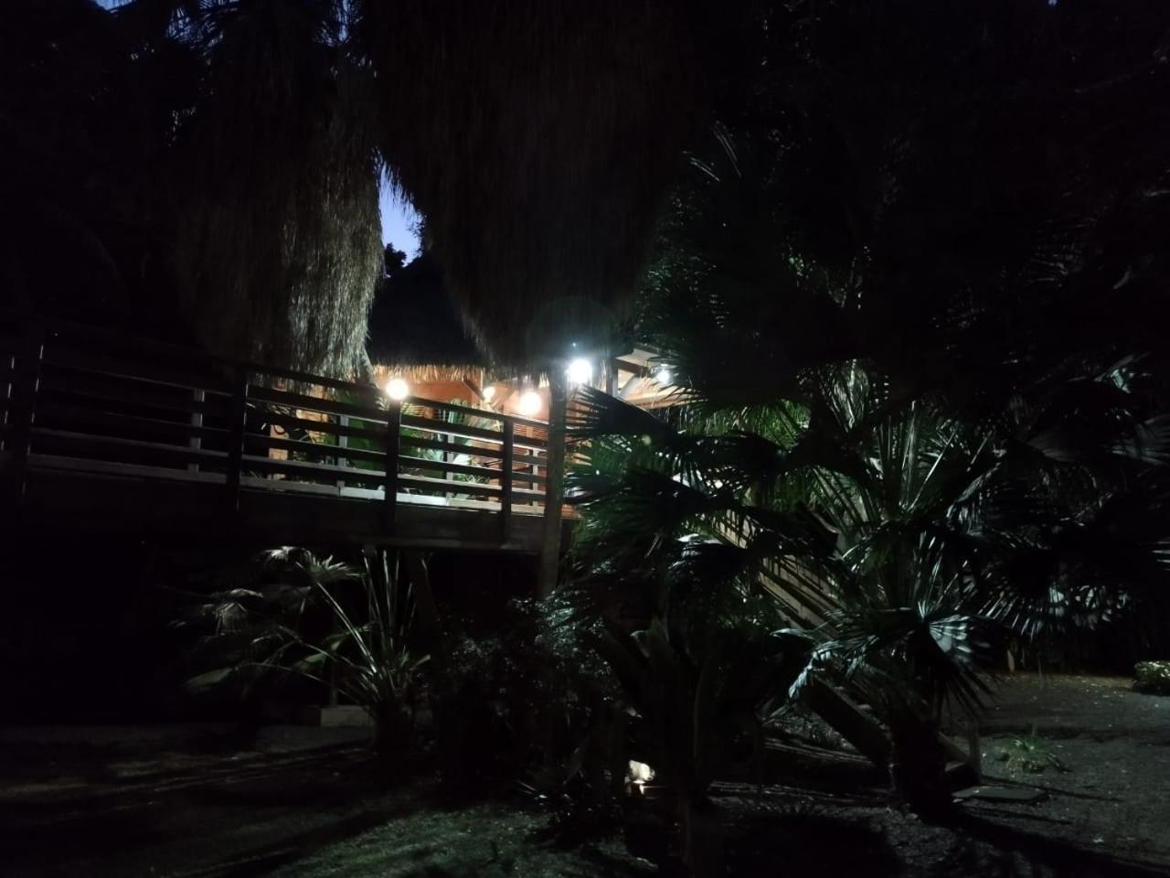 Gite Du Manial "Cabane Du Sentier Des Etoiles" Pointe-Noire Exterior foto